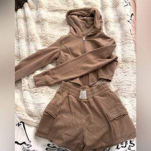 Hollister Loungewear Set – Cropped Hoodie (S) and Cargo Shorts (XS)